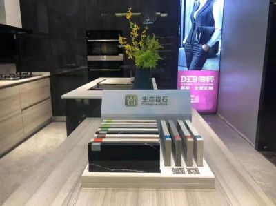 縣政府副縣長(zhǎng)周素梅、文旅局副局徐遠(yuǎn)志一行蒞臨聯(lián)弘科技調(diào)研指導(dǎo)